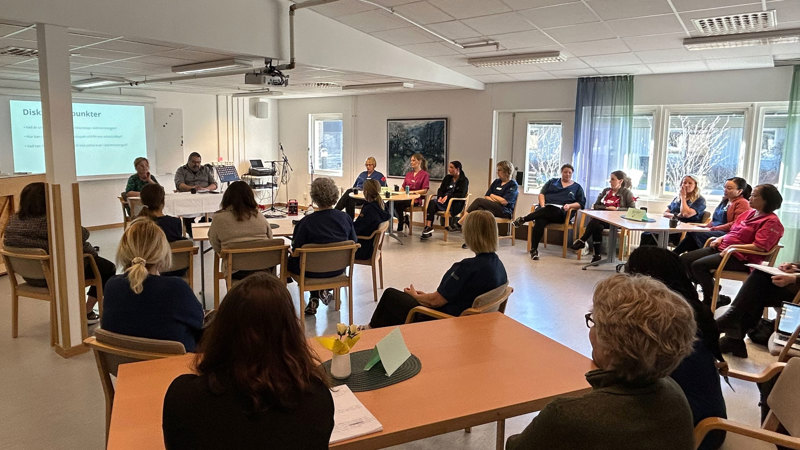 Möte med deltagare i forskningsprojekt om undersköterskor