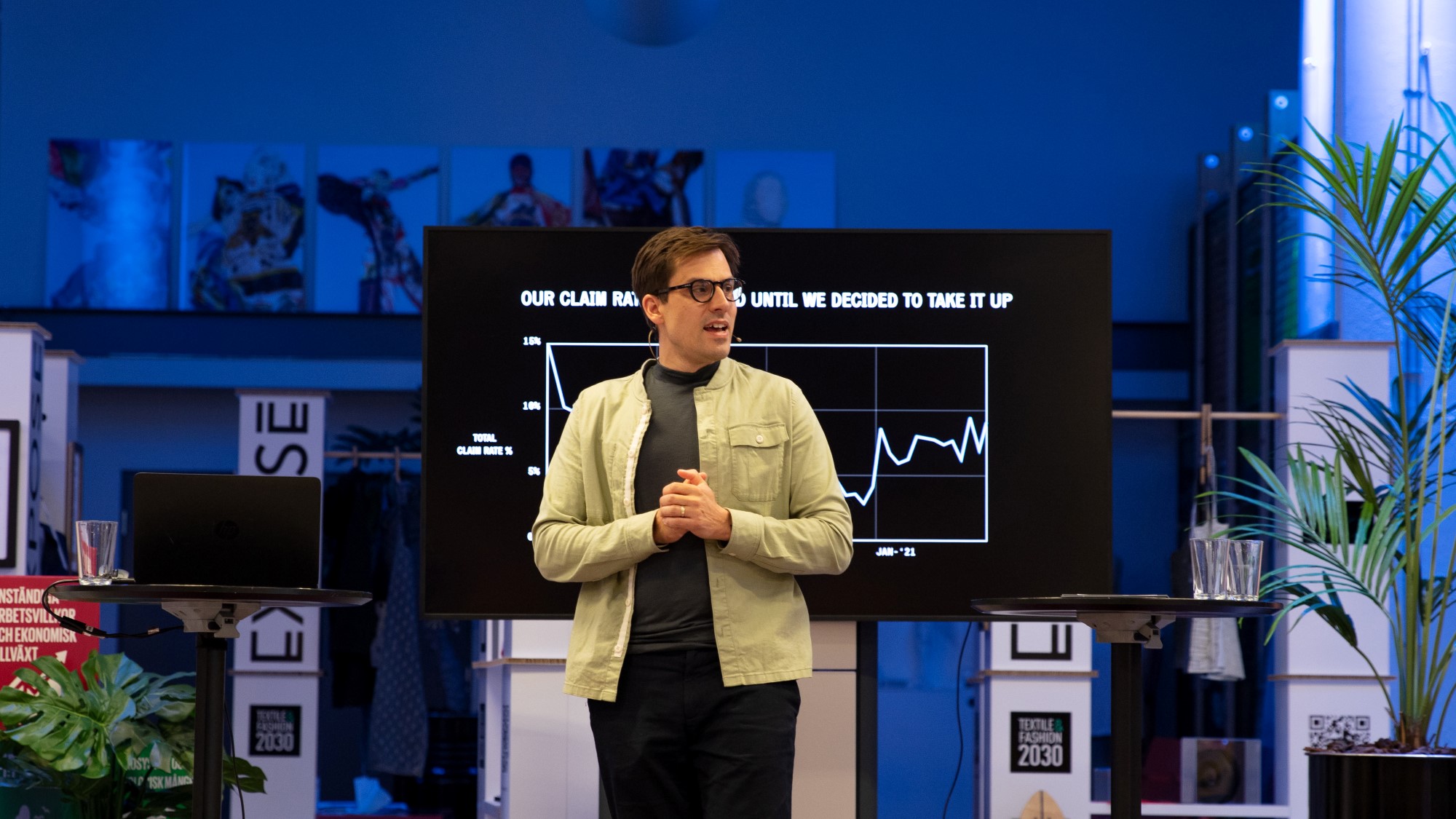 Jess Fleischer från danska modeföretaget Son of a Tailor berättade om hur de arbetar med att sy sina kläder på beställning av konsumenten, med hjälp av digitala AI-system.